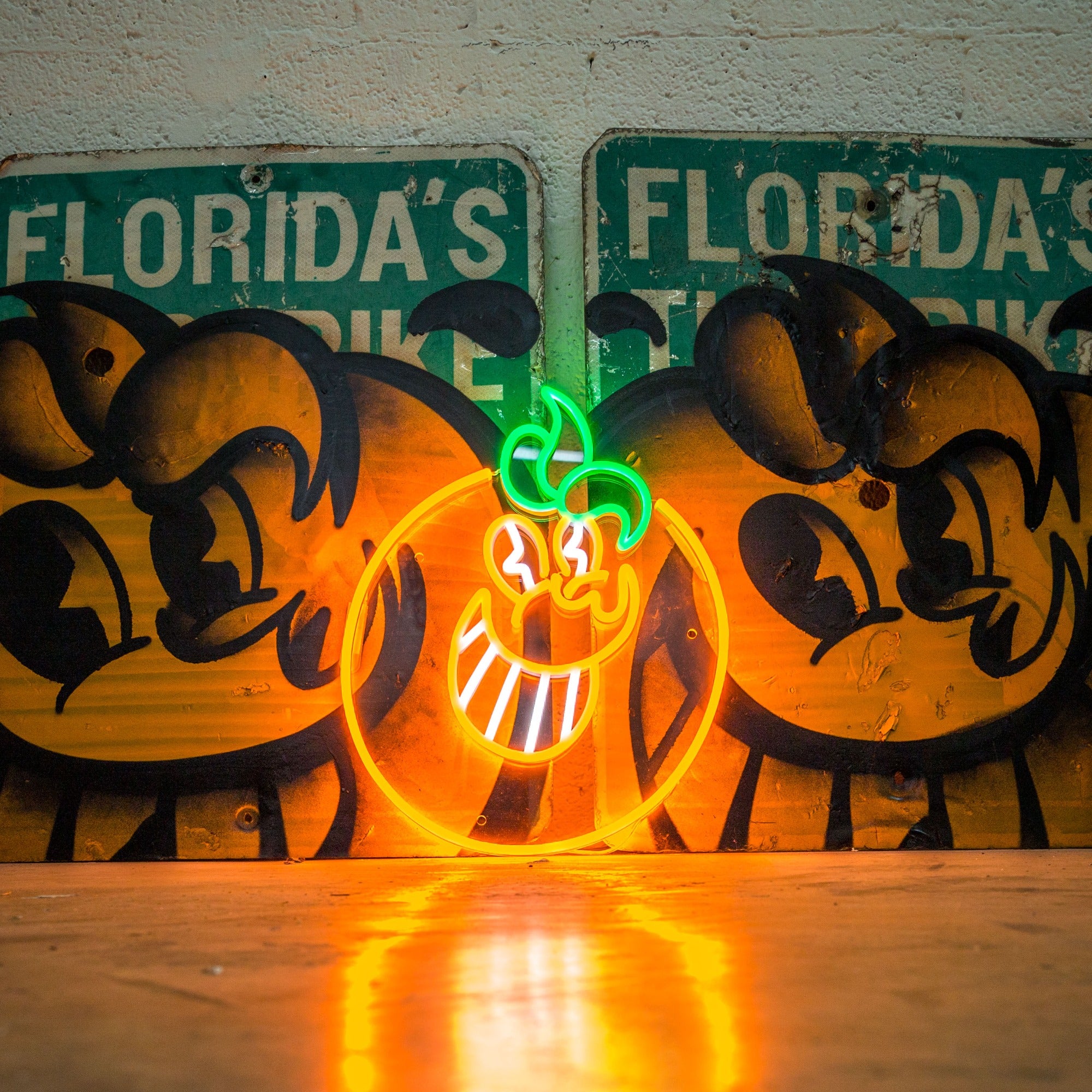 Atomiko by Atomik - Zeichen aus Neon-LEDs